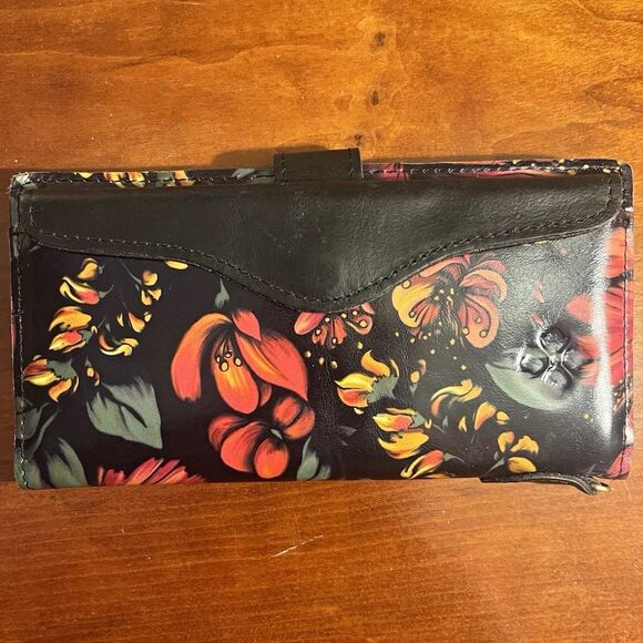 Patricia Nash Handbags - Patricia Nash Floral Leather Clutch Wallet Black/Multicolor